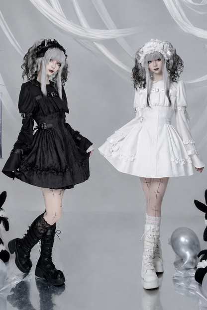 【8月25日予約締切】ティンドールブラックホワイトゴシックロリータスタッズカラーバックルプリーツフレアスリーブドレス