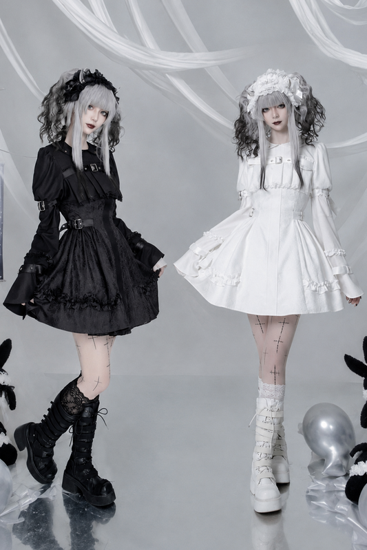 【8月25日予約締切】ティンドールブラックホワイトゴシックロリータスタッズカラーバックルプリーツフレアスリーブドレス