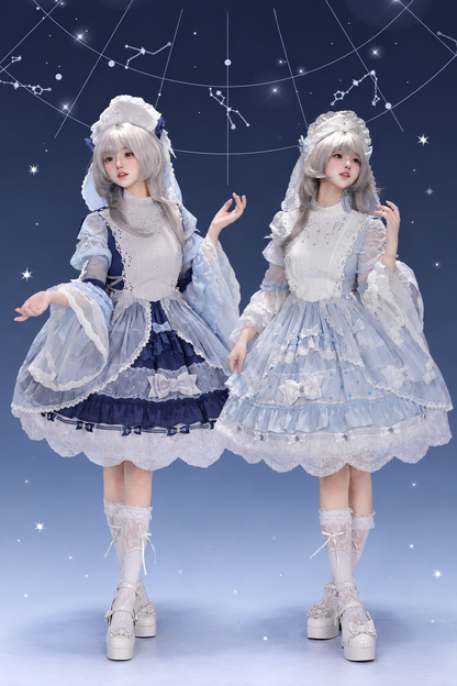[Vorbestellschluss: 9.23] Klassisches Lolita-Kleid in Hellblau/Dunkelblau mit Himmelsstern-Stickerei, Glockenärmeln, Tülllagen und Schleife