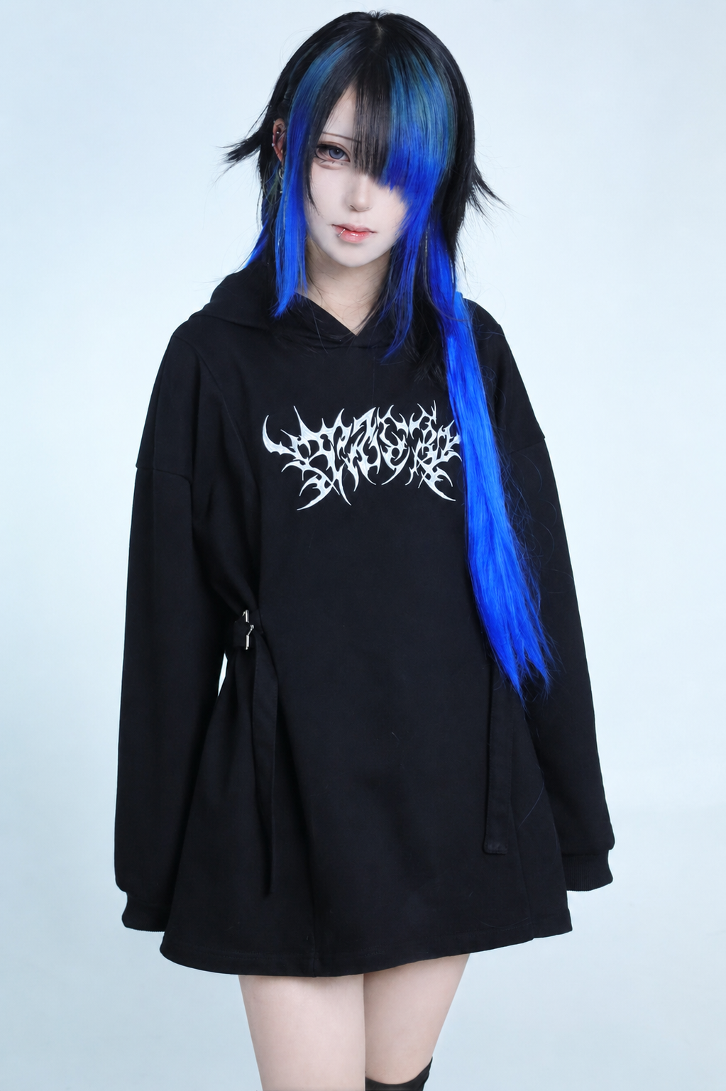 Dunkles subkulturelles Gothic-Kapuzenkleid