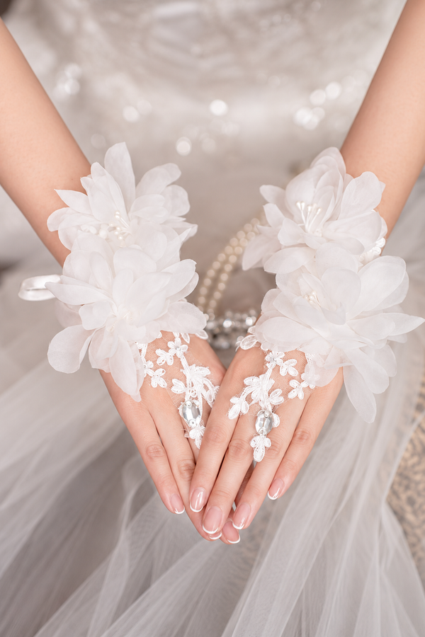 Pearl Floral Lace Fingerless Gloves