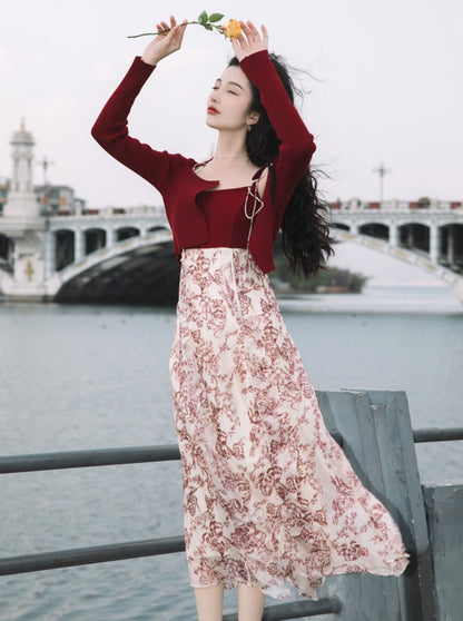 Robe à bretelles fleurie + cardigan court