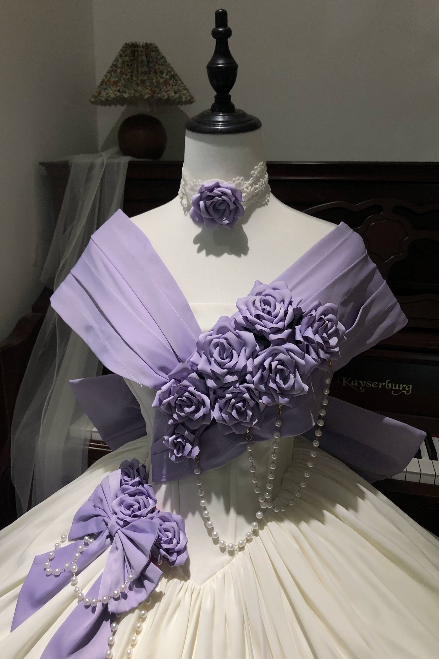 [Vorbestellfrist 28. Juni] Lila-weißes schulterfreies Princess-Lolita-Kleid mit Rosenband + Komplettset + Accessoires