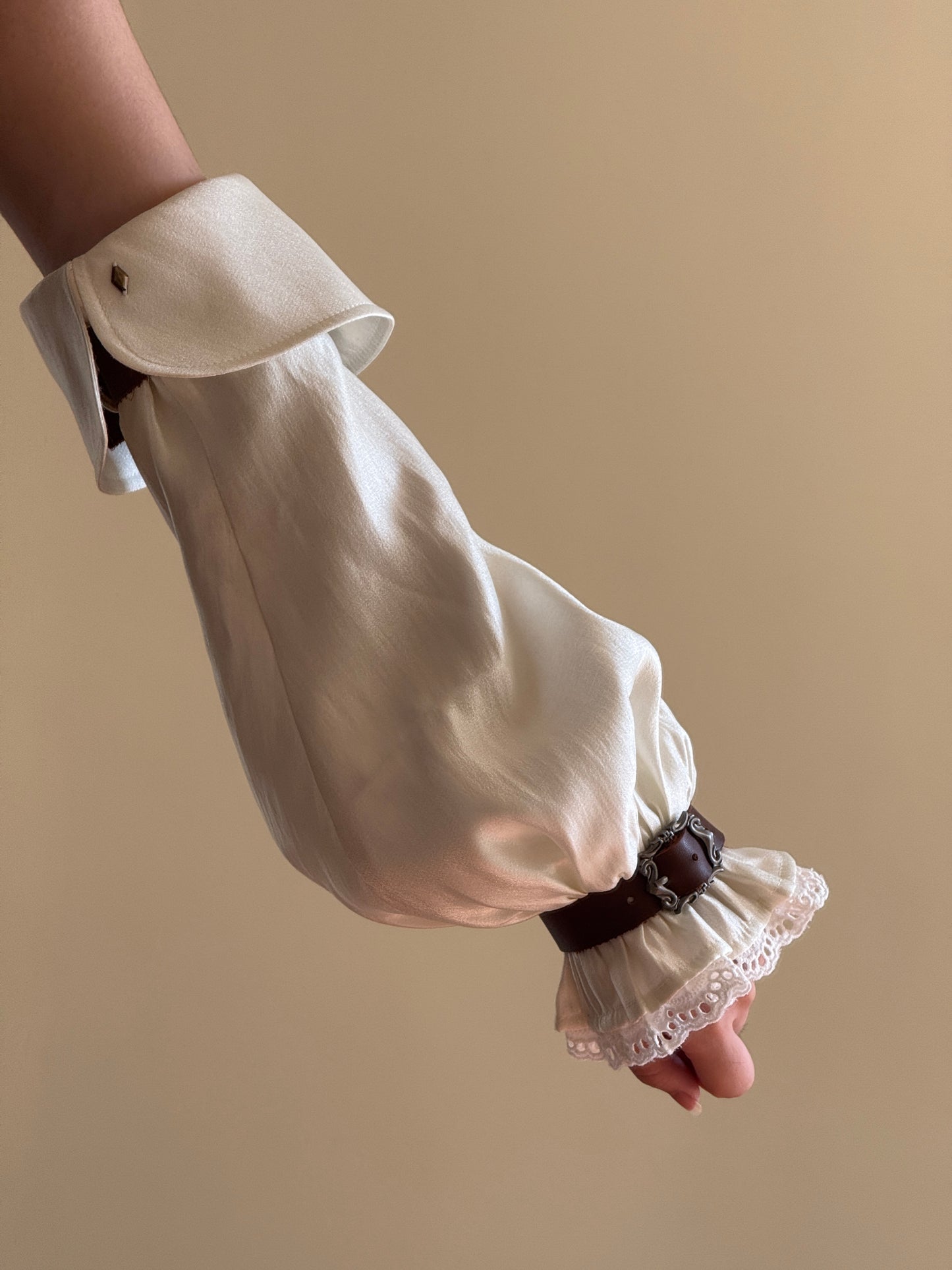 【12月28日予約締切】クラシカルファンタジーレースレザーバックルアームスリーブ