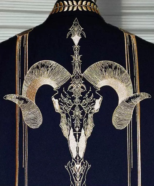 [Reservierungsschluss 13. September] Schwarz-goldener Gothic-Prinzen-Cape-Mantel mit königlicher Stickerei – 2 Stoffoptionen