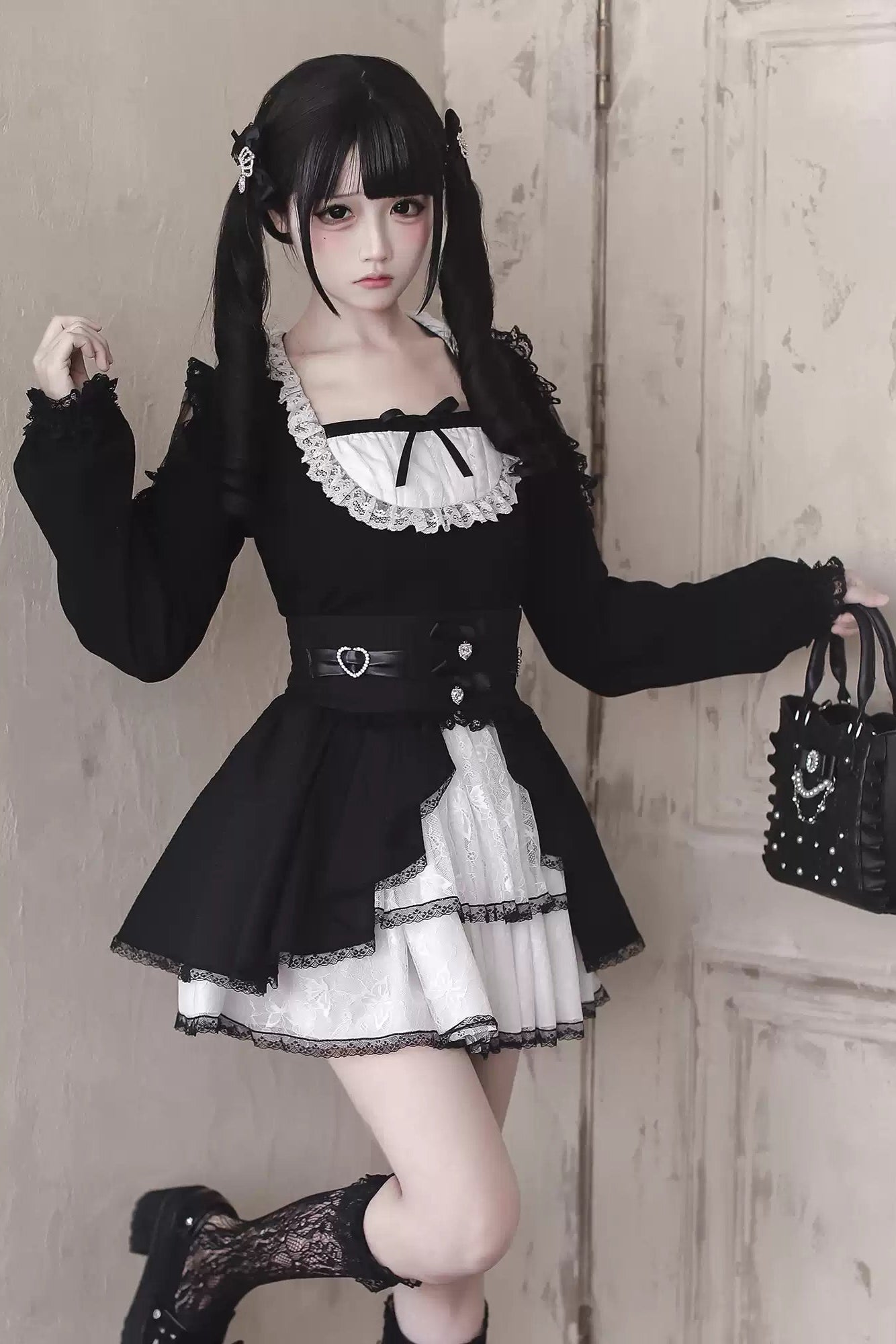 【12月6日予約締切】ブラックホワイトレースシアーショルダーニットトップス＋ケーキスカート