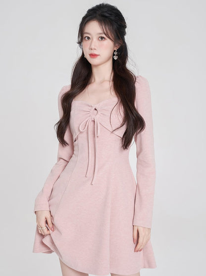 Robe à encolure carrée rose douce française