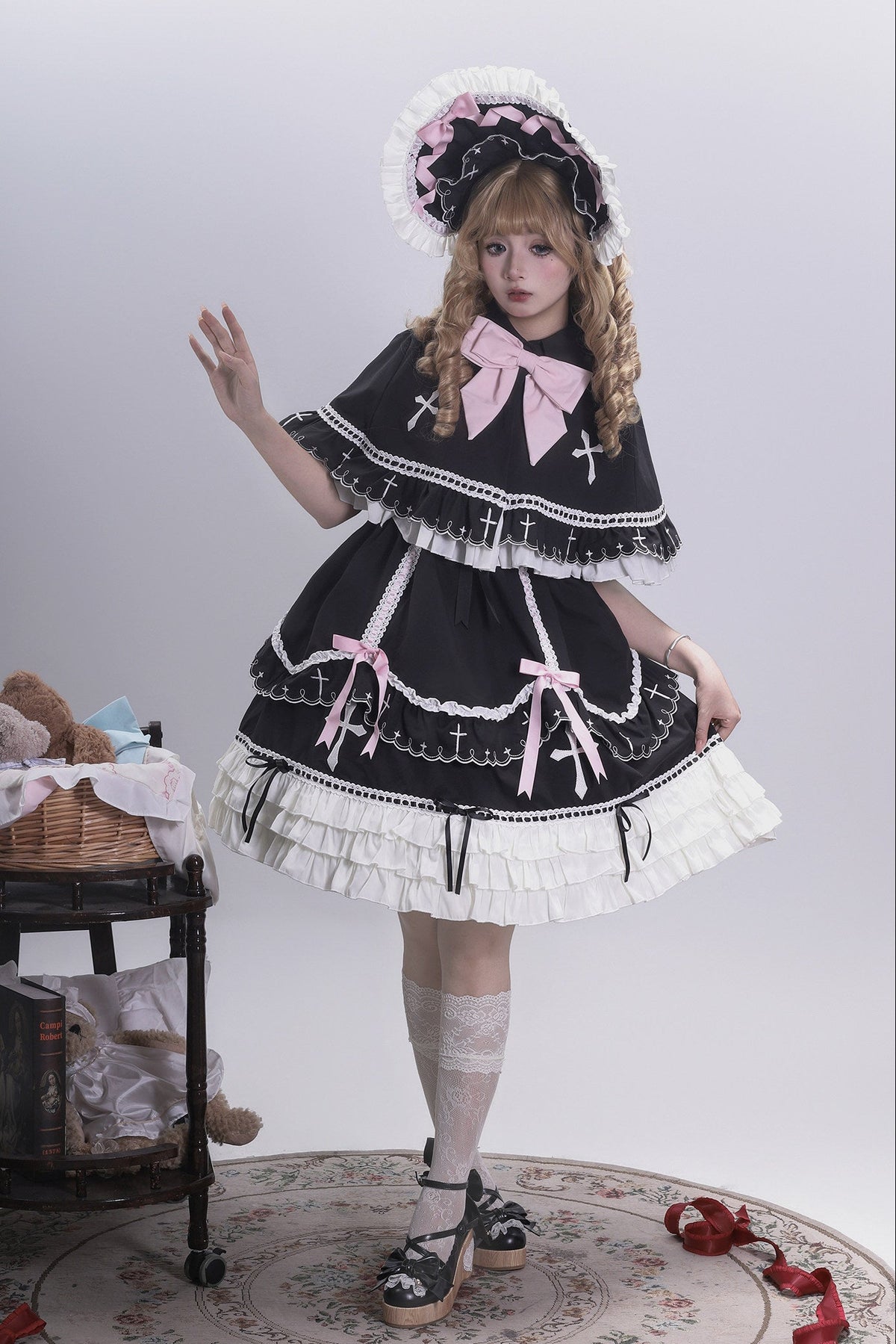 【10月4日予約締切】Black Pink Gothic-Inspired Sweet Lolita Ribbon Ruffle Dress＋Cross Embroidery Ribbon Cape