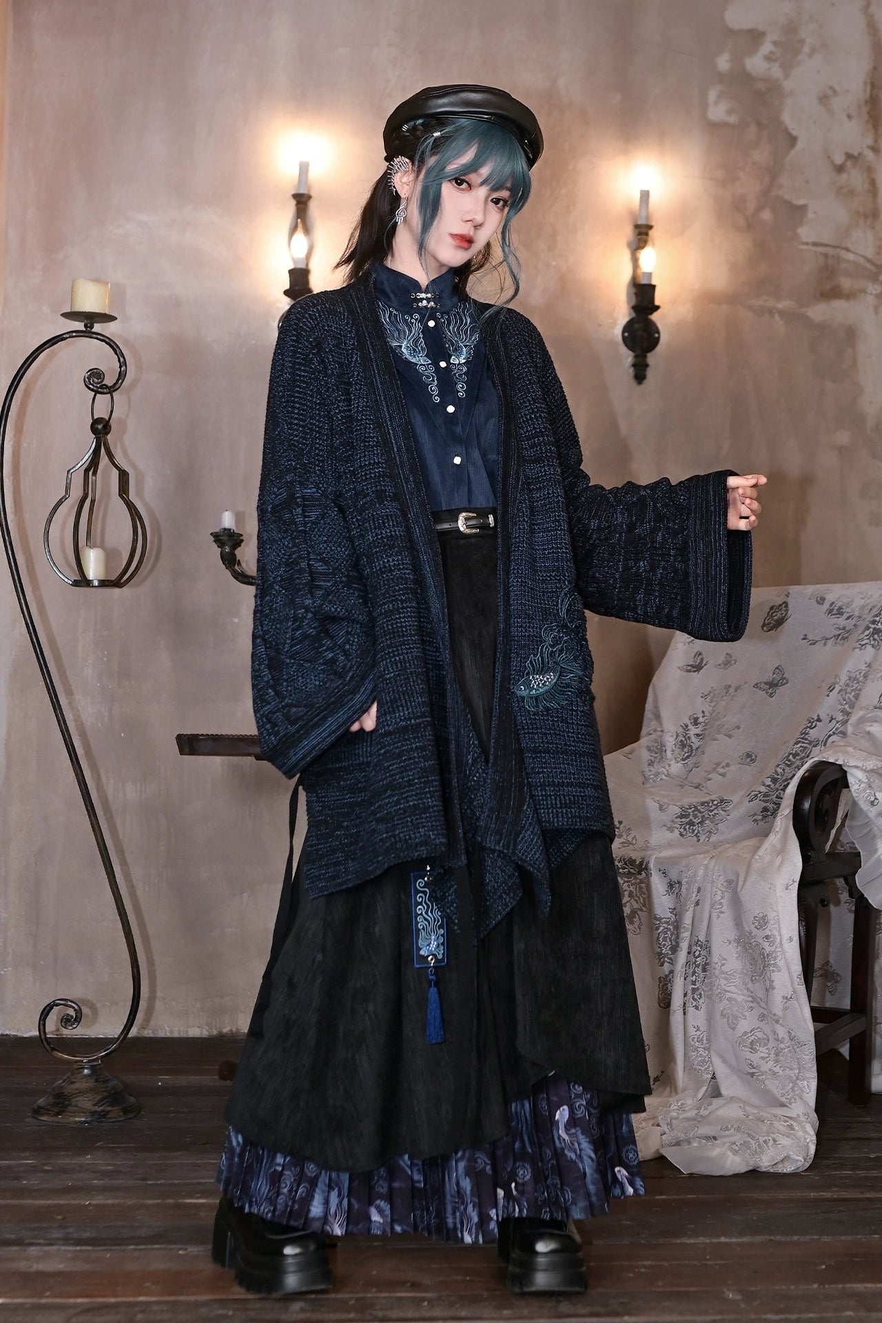 サテンチャイナブラウス