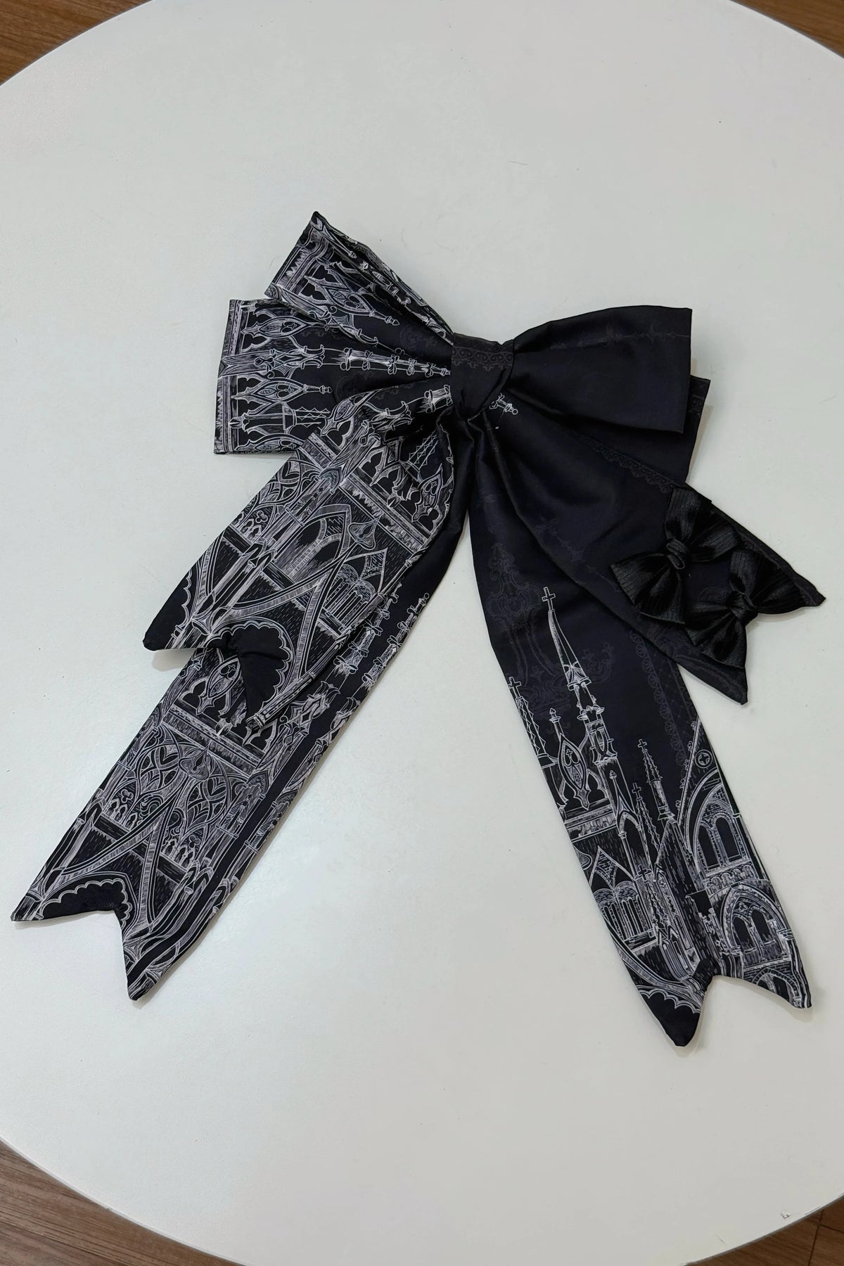 【10月13日予約締切】Gothic Lolita Black White Cathedral Series Accessories(Flat Hat, Crown Mini Hat, Sash, Back Ribbon Train, Waist Apron, Castle Flower Brooch, Brooch, Jabot)