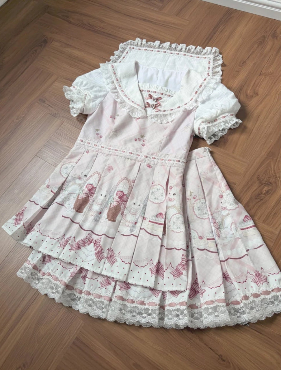 [Pre-order Deadline: April 15] Strawberry Rabbit Sailor Collar Lace Ribbon Dress Matching Set + Complete Set + Accessories