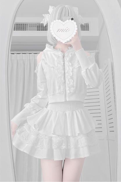[Reservierungsschluss am 16. September] Set aus langärmligem Cold-Shoulder-Hoodie-Top mit Spitzenrüschen + Stufenrock mit Innenshorts