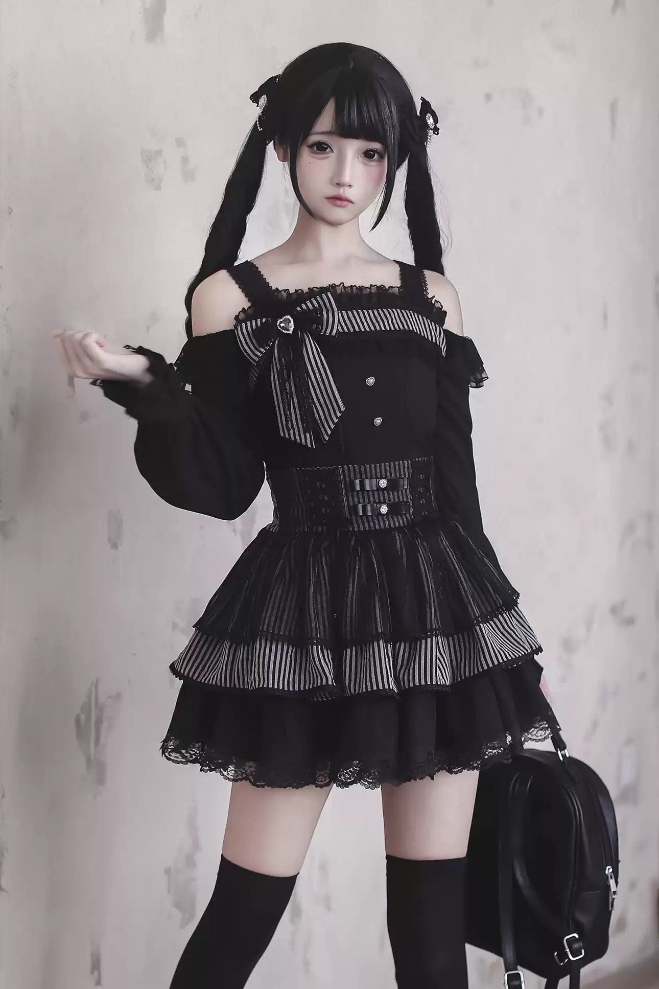 【12月6日予約締切】ブラックアンドストライプロングスリーブサストップス＋リボンケーキスカート＋チョーカー