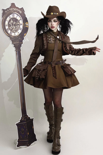 [Reservierungsschluss 6. November] Kurze Jacke im braunen Steampunk- und schwarzen Gothic-Mode-Stil aus Samt mit Rüschenbesatz, Herzmotiv und Manschettendekor