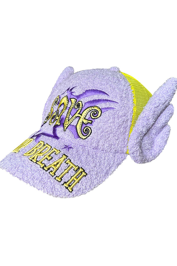 Gorra con alas de ángel