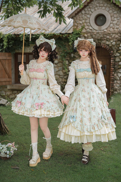 Conjunto coordinado de vestido con estampado de rosas y falda de doble volante