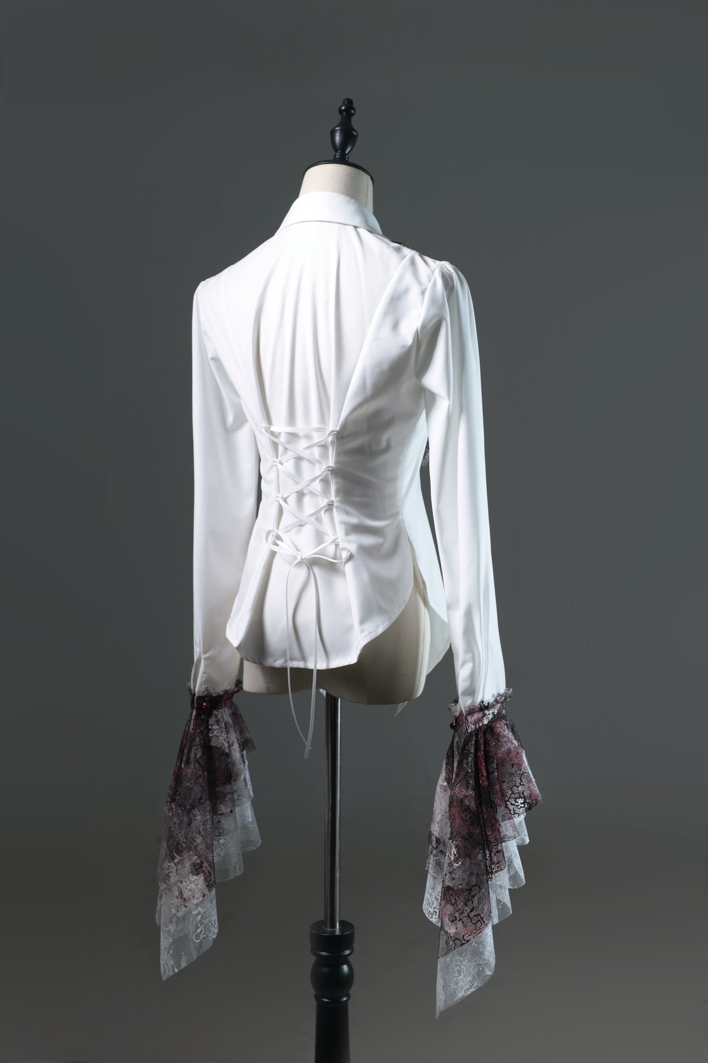 【12月10日予約締切】Bloodstainedピュアホワイトレースポインテッドカラーシャツ