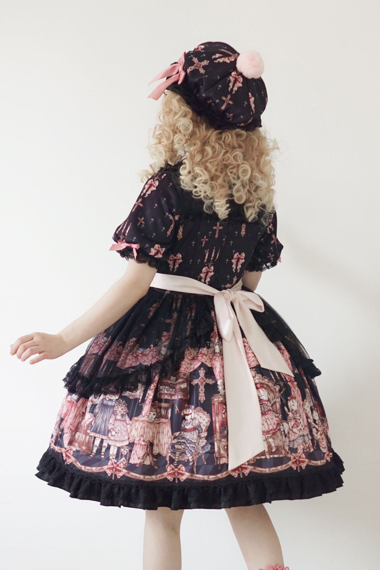 [Deadline for reservations: February 26] Sheep Labyrinth Print Dress