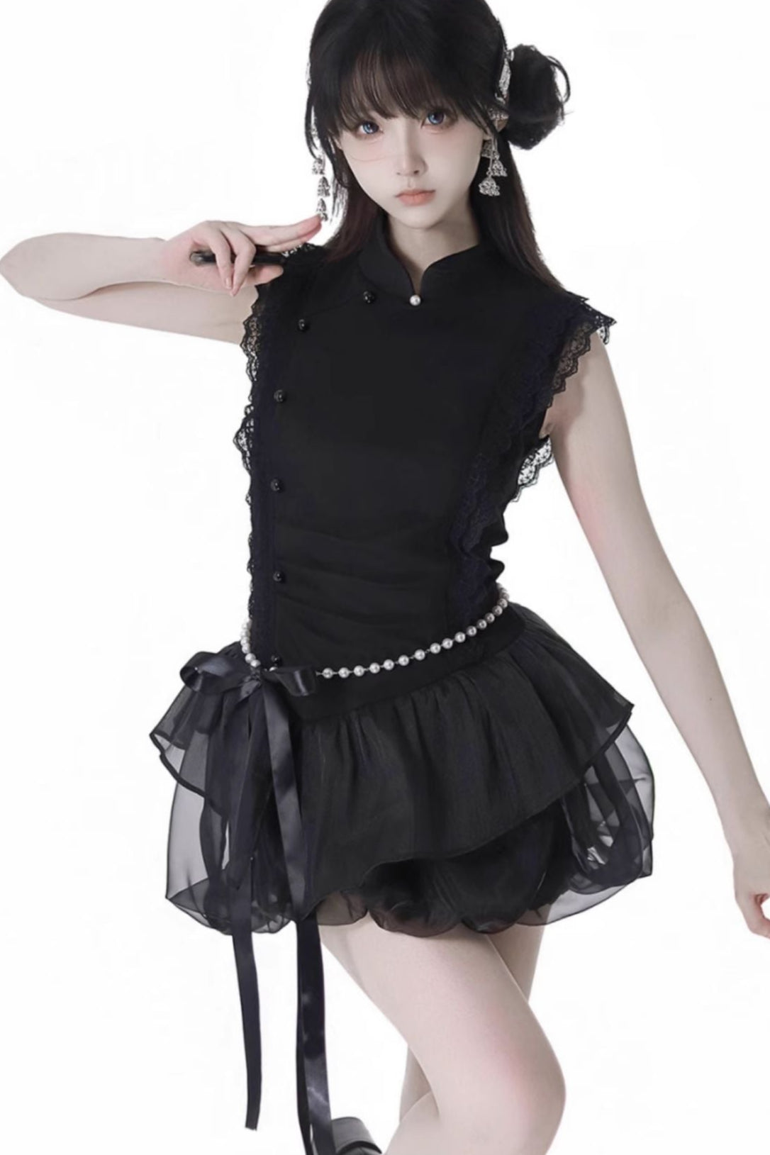 暗黑系无袖连衣裙+短款衬衫+喇叭裙