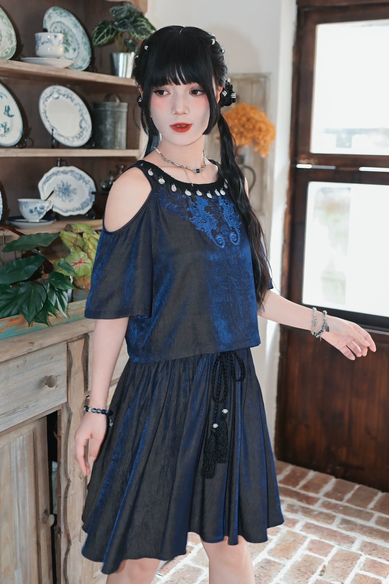 チャイナデザインオフショルダートップス+タッセルスカート