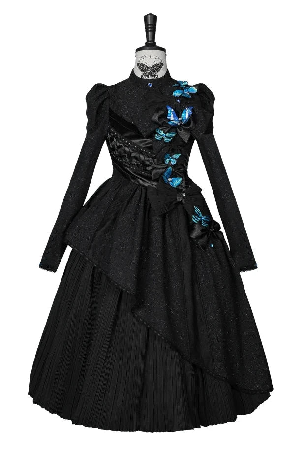 [Reservierungsschluss 14. Oktober] Schwarz/weißes Gothic-Lolita-Langkleid mit Schmetterlingsschleife, Stehkragen und asymmetrischen Lagen