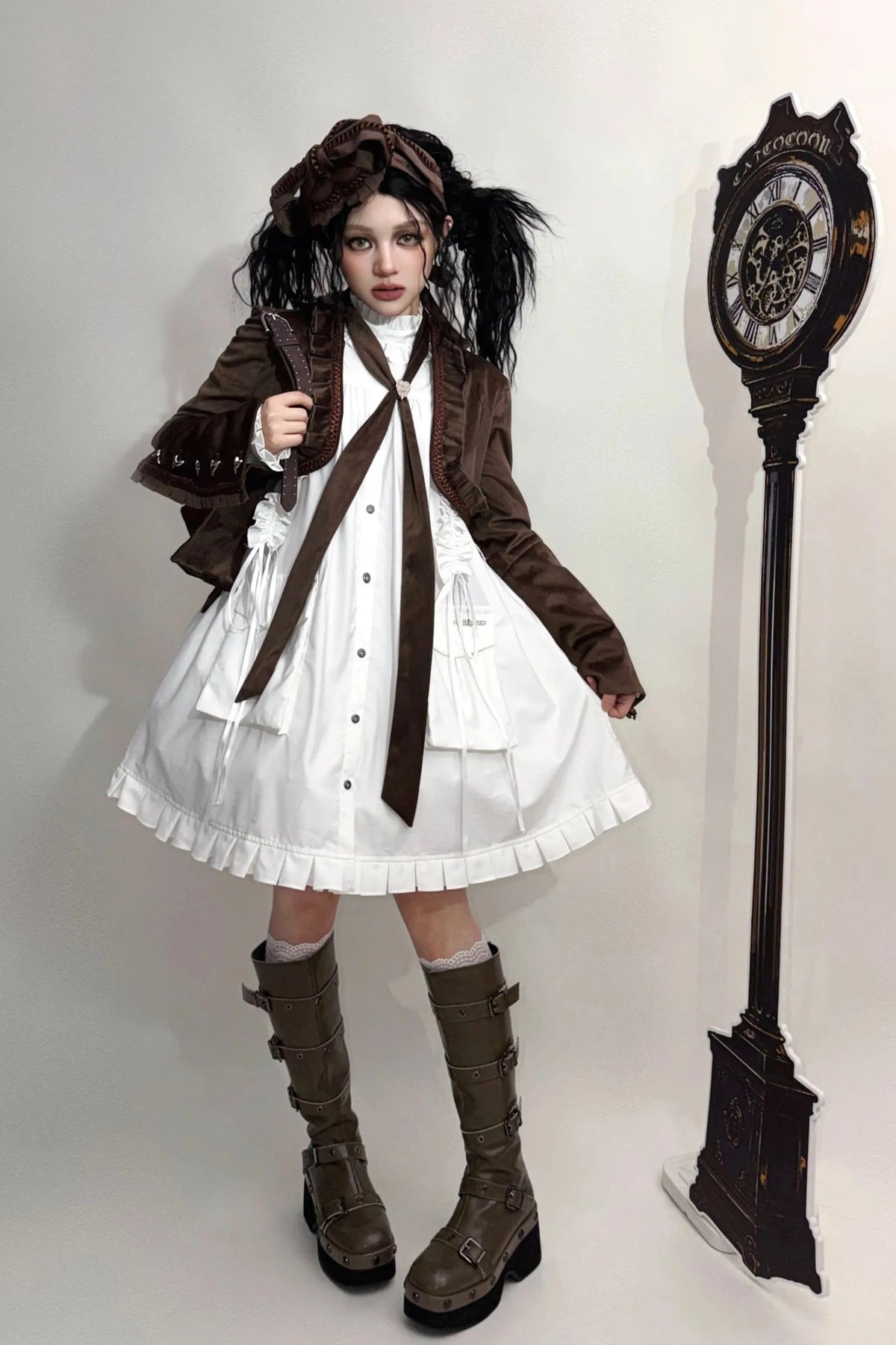【11月6日予約締切】White/Black Gothic Lolita Drawstring Frill Strap Doll Dress