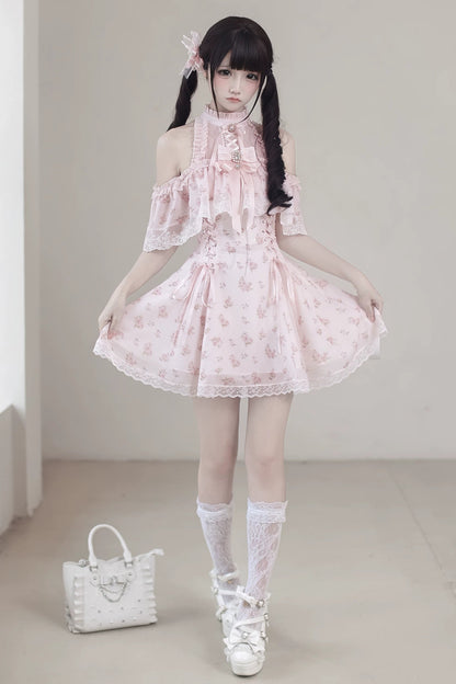 【Date limite de précommande : 30 mai】Robe épaules dénudées rose à motif floral en mousseline et dentelle avec nœud bijou