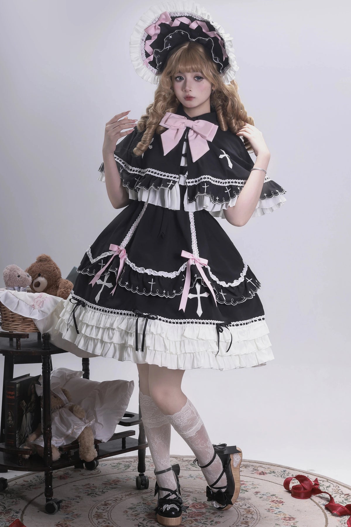 【10月4日予約締切】Black Pink Gothic-Inspired Sweet Lolita Ribbon Ruffle Dress＋Cross Embroidery Ribbon Cape