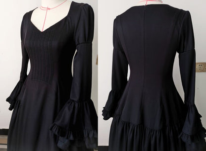 [Termine prenotazione 30 maggio] Abito gothic lolita bianco e nero con maniche svasate + sopragonna a corsetto rialzabile con croci + set completo