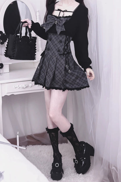 [Termine prenotazione 9/29] Set con abito plissettato a quadri nero e grigio con nastro e charm a cuore + cardigan bolero nero + papillon