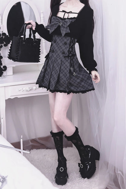 [Termine prenotazione 9/29] Set con abito plissettato a quadri nero e grigio con nastro e charm a cuore + cardigan bolero nero + papillon
