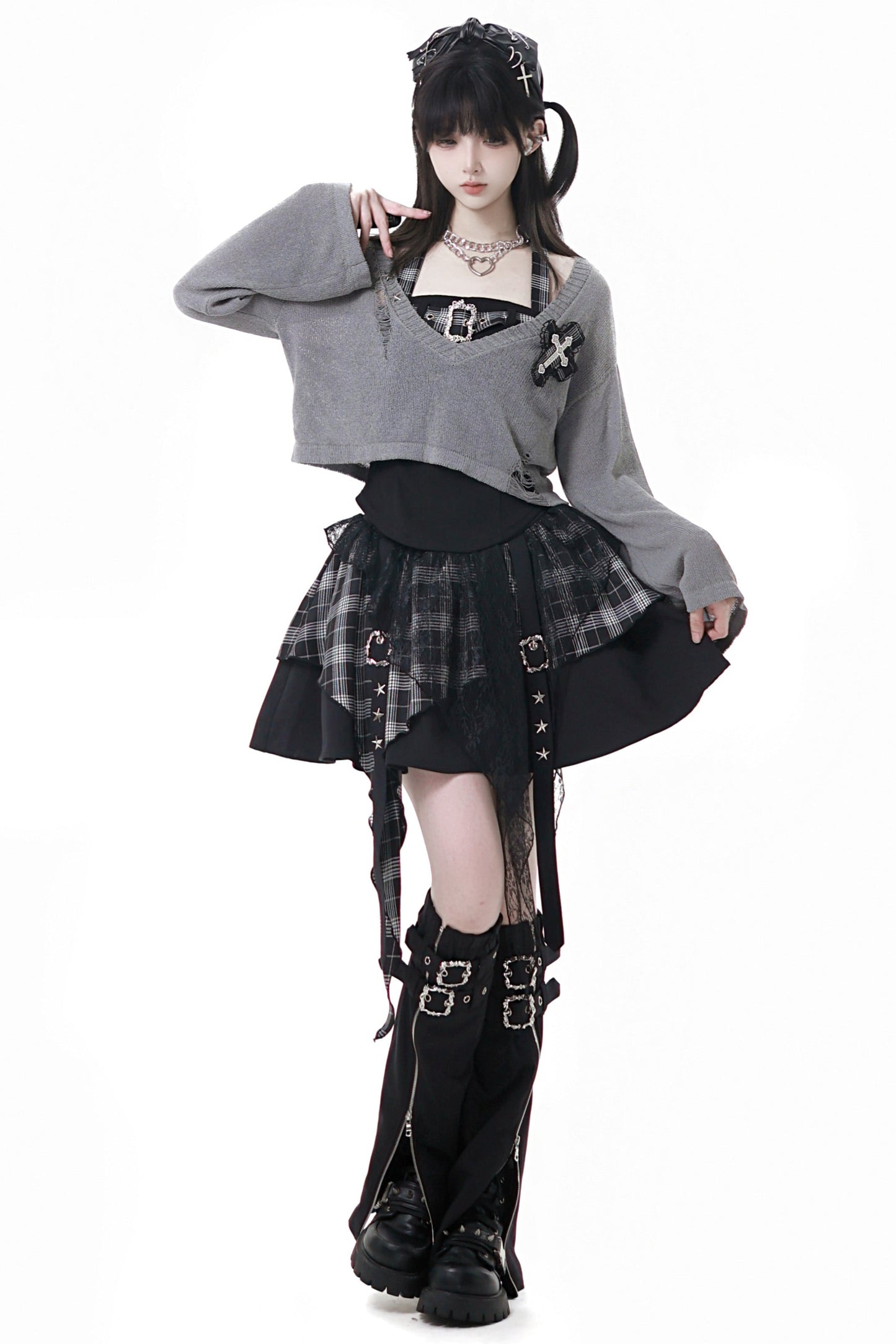 ホルターネックベスト+ルーズトップス+チェックスカート+レッグウォーマー