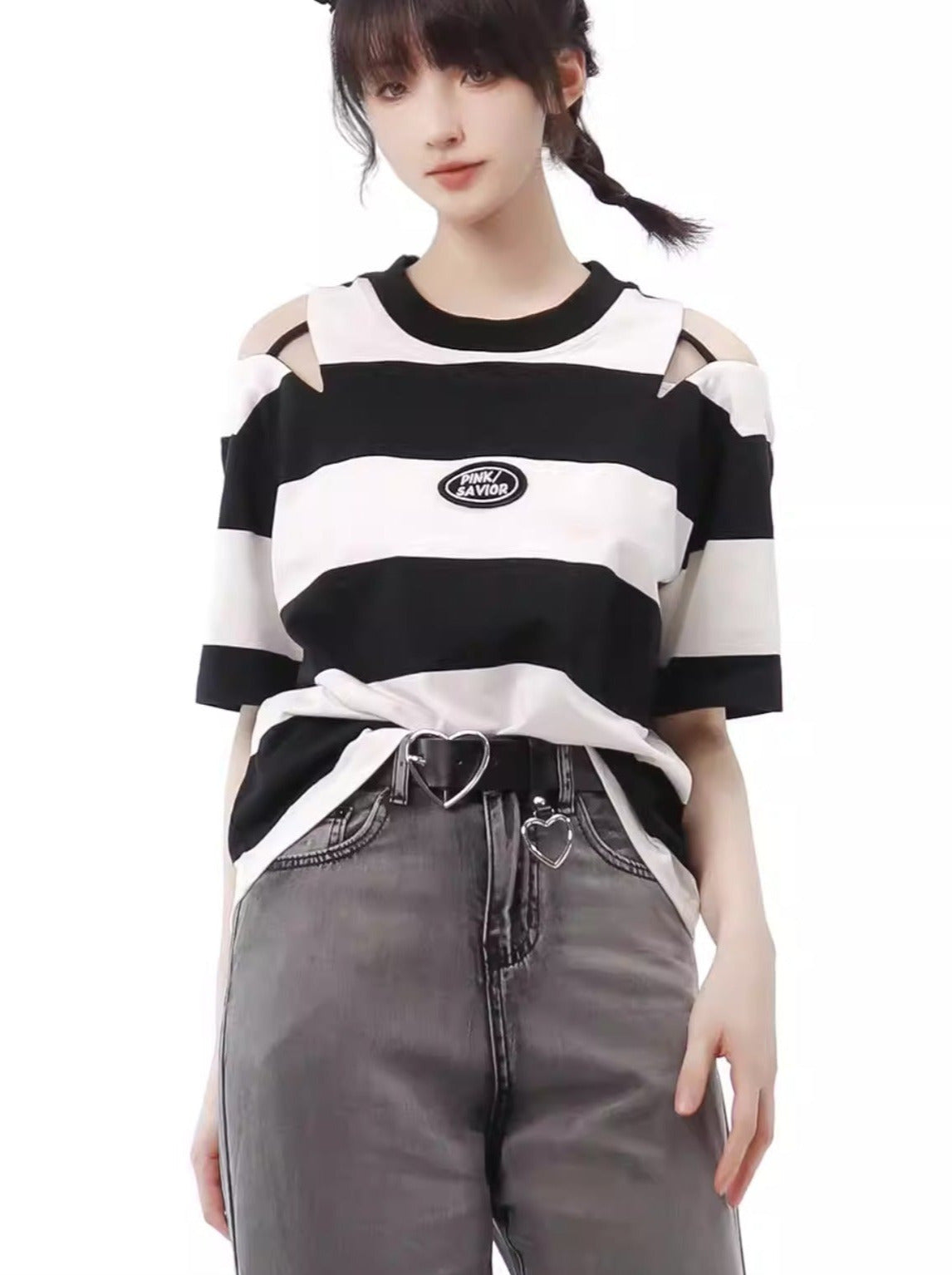 Black and white border design T-shirt [Open shoulder/French sleeve]