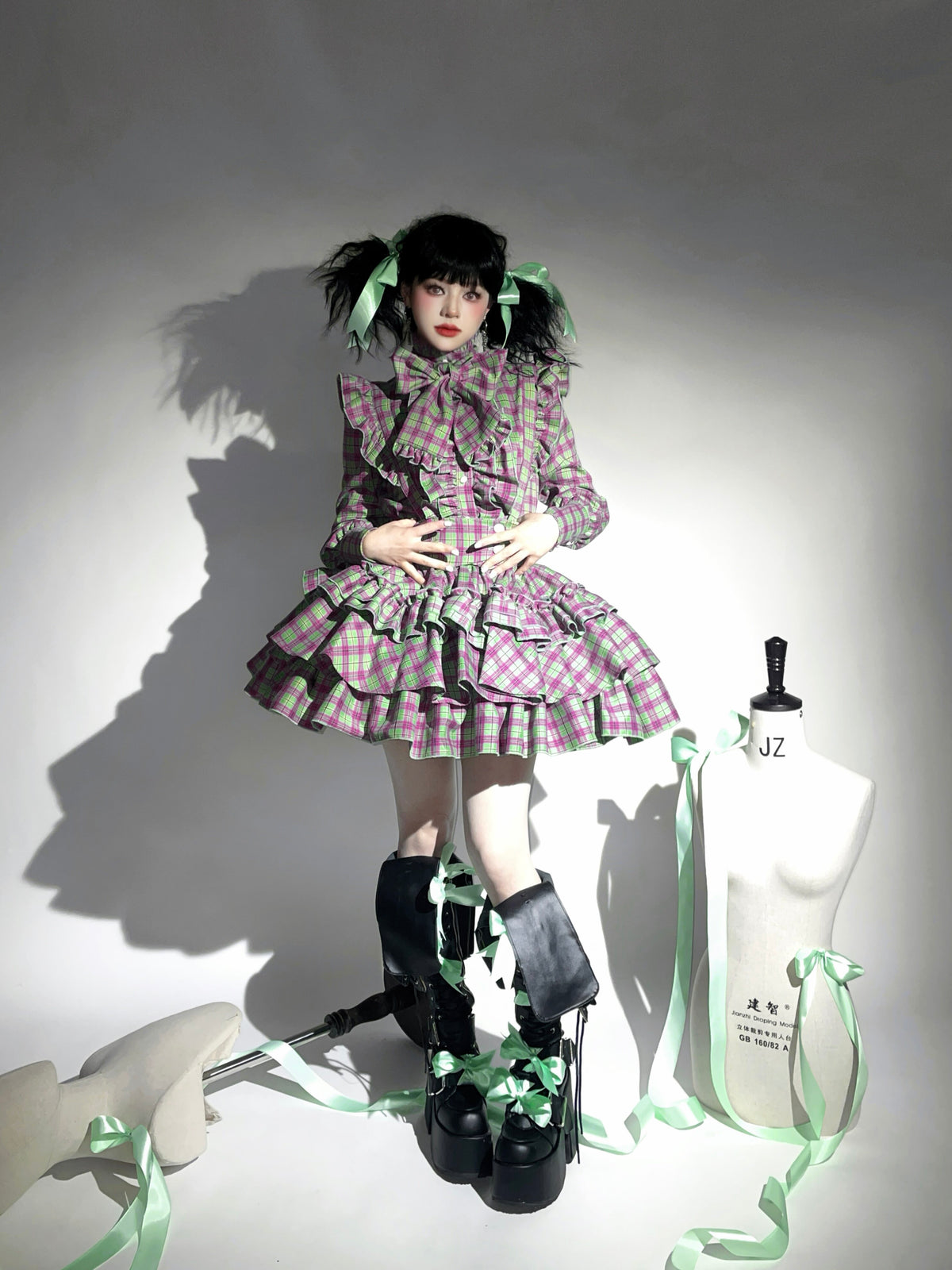 [Artículo reservado] Traje de falda y camisa de la serie de cuadros de caja de regalo con forma humana