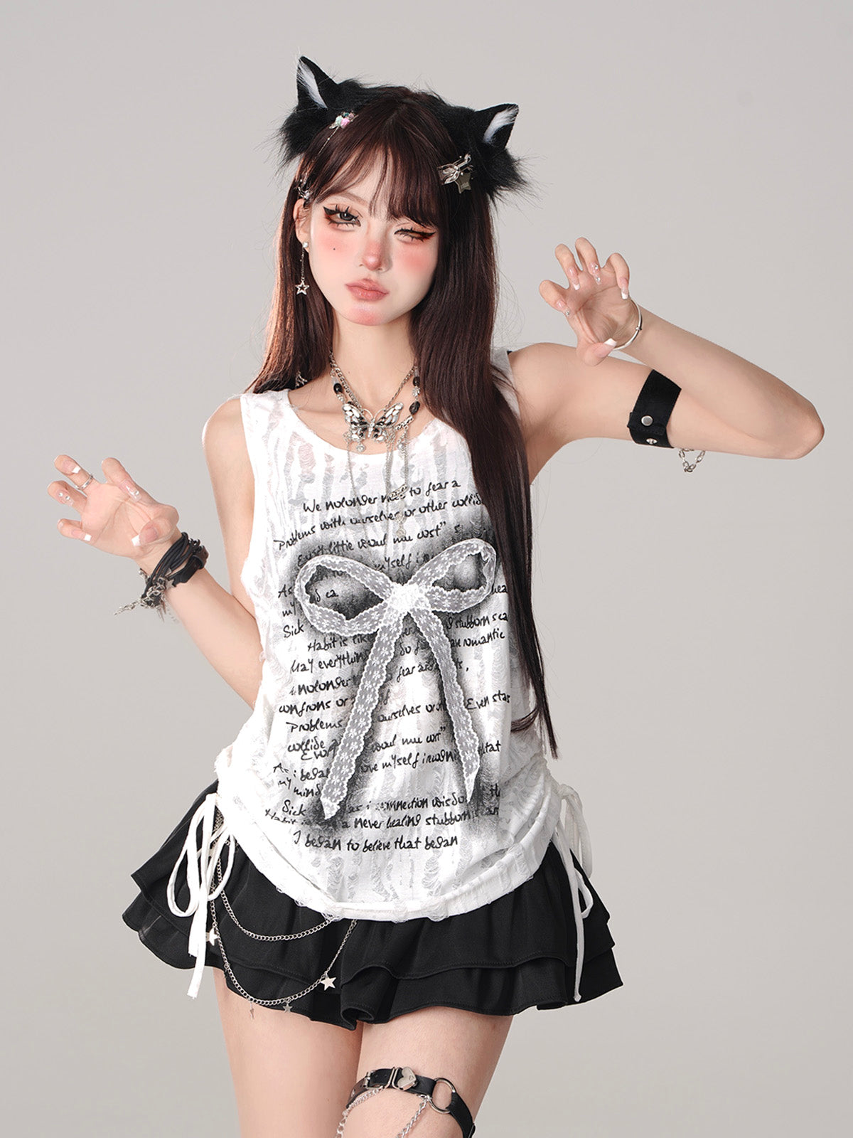 Dark Ribbon Over Loose Sleeveless Top