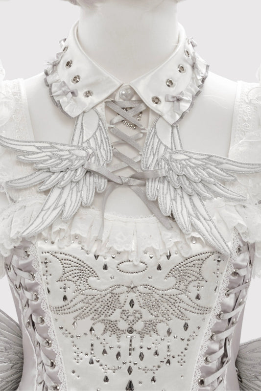 Shirt collar with embroidered angel wings