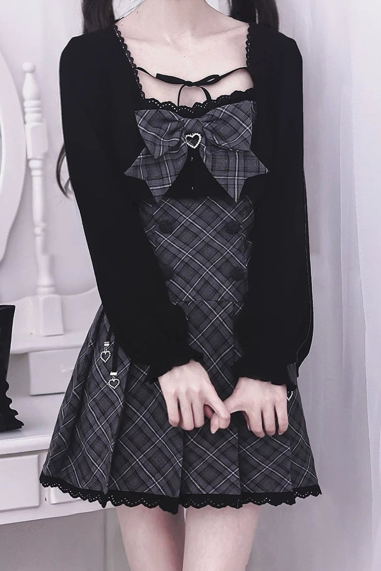 [Termine prenotazione 9/29] Set con abito plissettato a quadri nero e grigio con nastro e charm a cuore + cardigan bolero nero + papillon