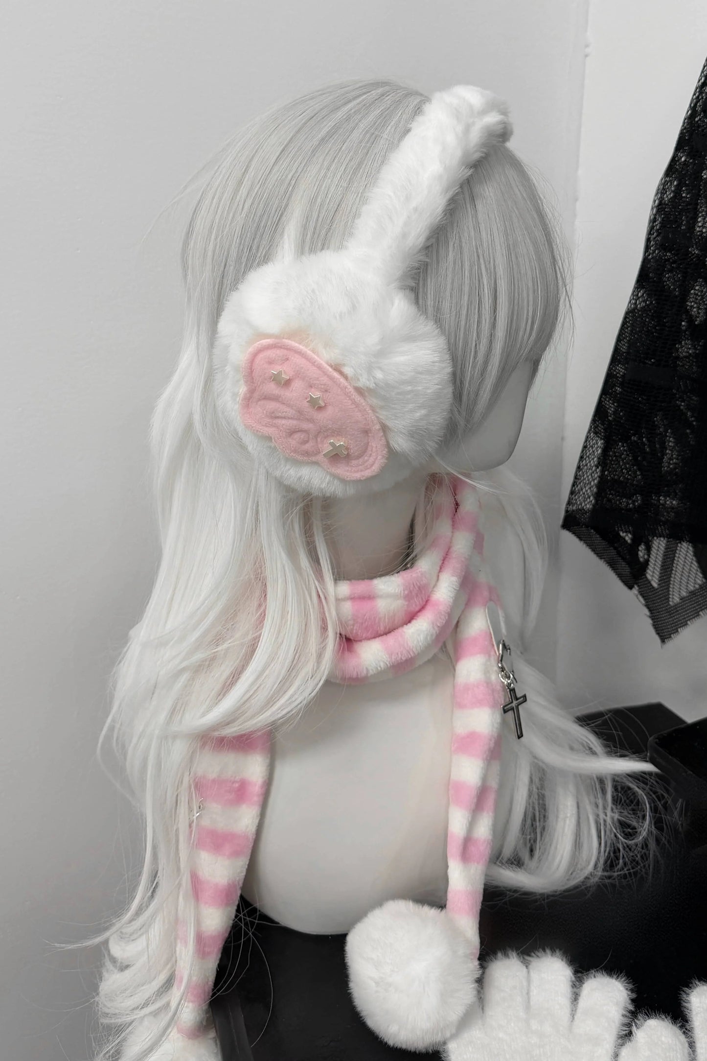 Wing ear muffs + gloves