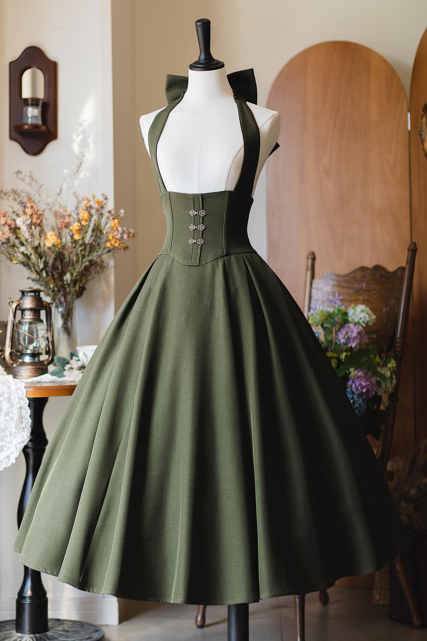 【予約商品】レトロエレガントクラシックホルターリボンスカート＋フリルシャツ＋ショートジャケット