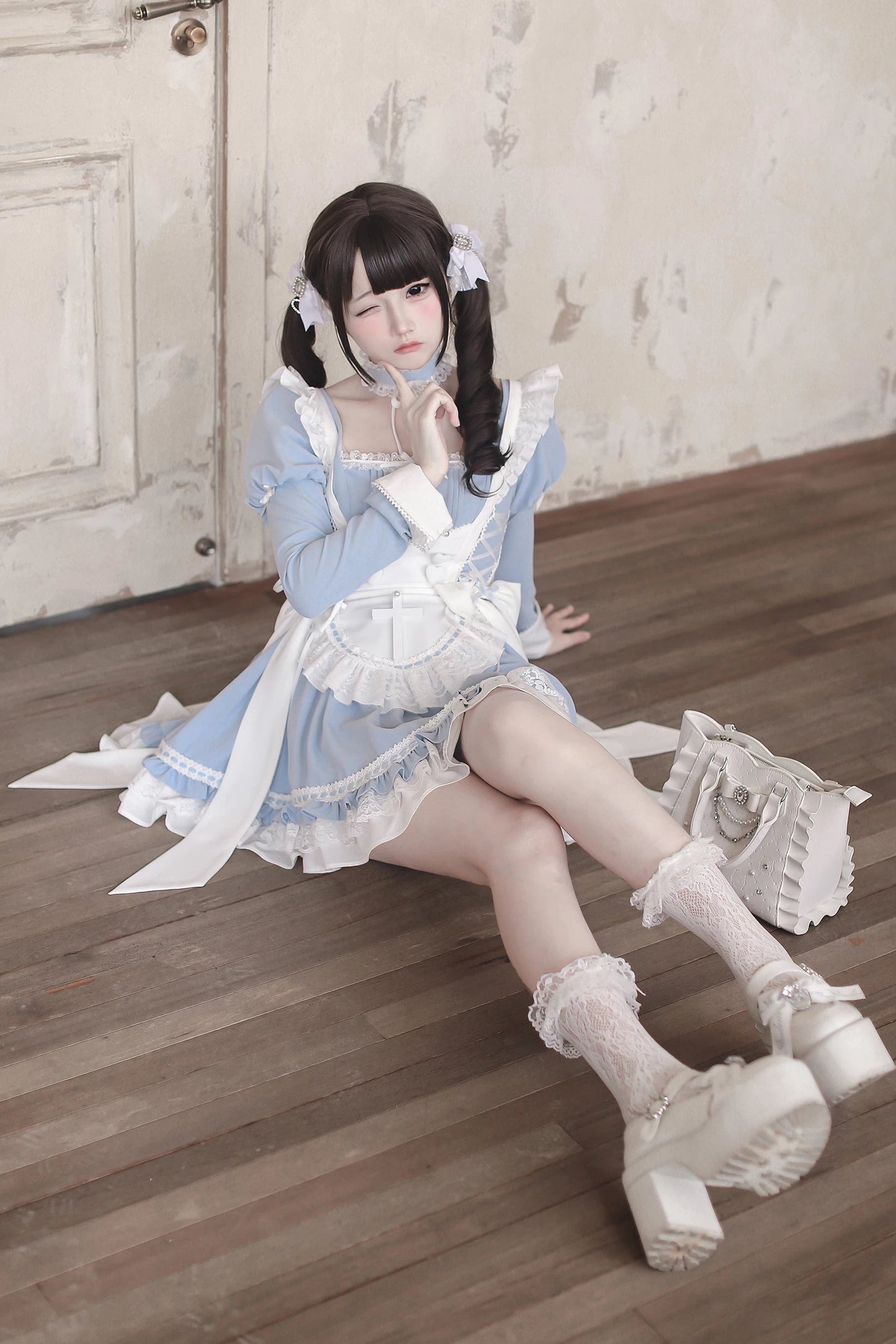 【4月15日预售截止】水蓝色医疗蕾丝交叉围裙连衣裙+项圈