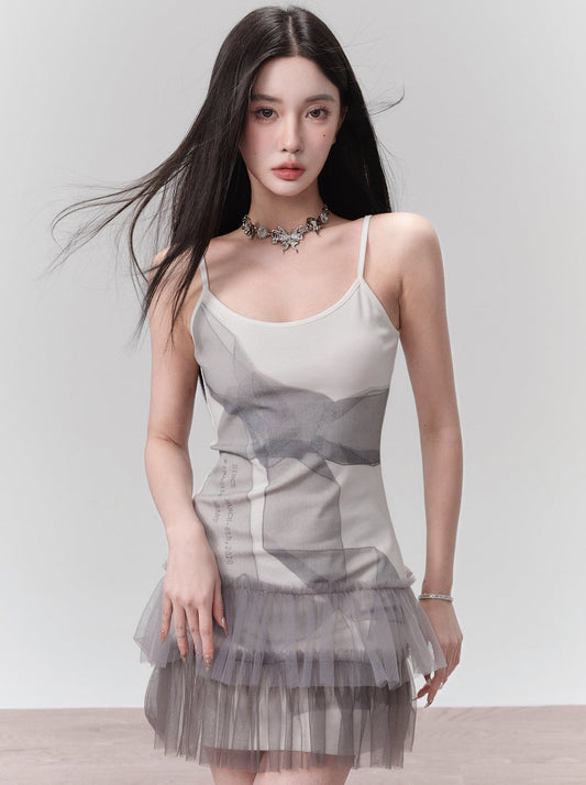 [Spot] Fragile Store Girl Pictorial Gray bow print skirt mesh stitched slip dress