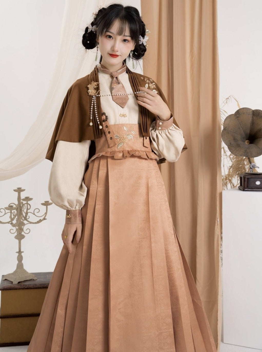 Retro china cape + blouse + high-waisted pleated skirt