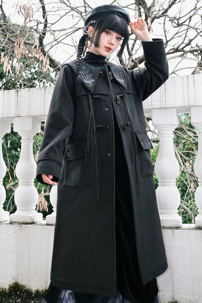 ダークフィンエンブロイダードウールコート