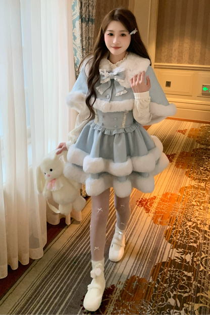 ライトブルーファーカラーケープ+サスペンダースカート+シャツ