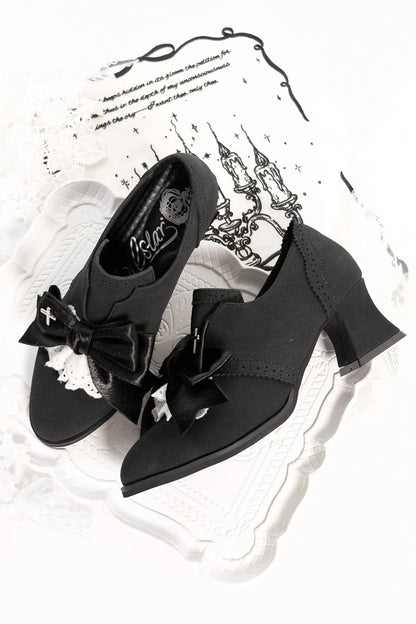 [Reservierungsschluss 25. Juli] Schwarze/dunkel-schwarze Wildleder-Schuhe im Dark-Gothic-Stil mit Kreuzmotiv, Schleife und Spitze