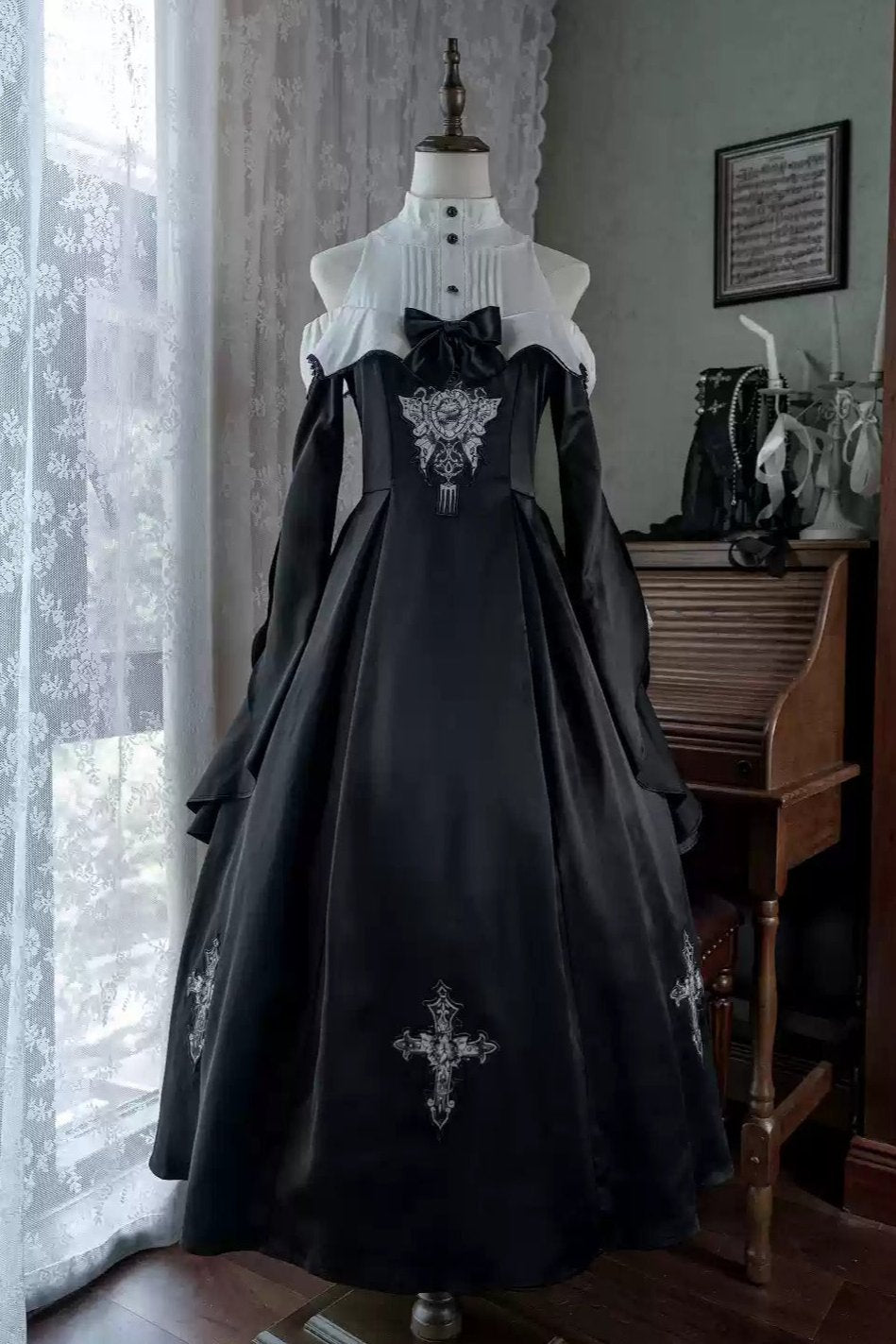 [Reservation deadline on October 6] Night Cross Sister Elegant Dark Dress Suit