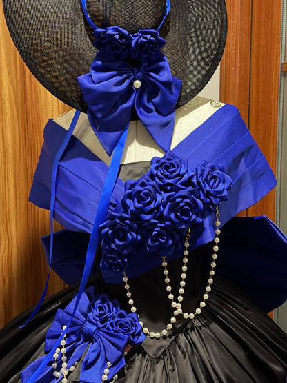 [Vorbestellfrist: 28. Juni] Blau-schwarzes Prinzessinnen-Lolita-Kleid mit Rosenband und freien Schultern + Komplettset + Accessoires (Hut Choker)