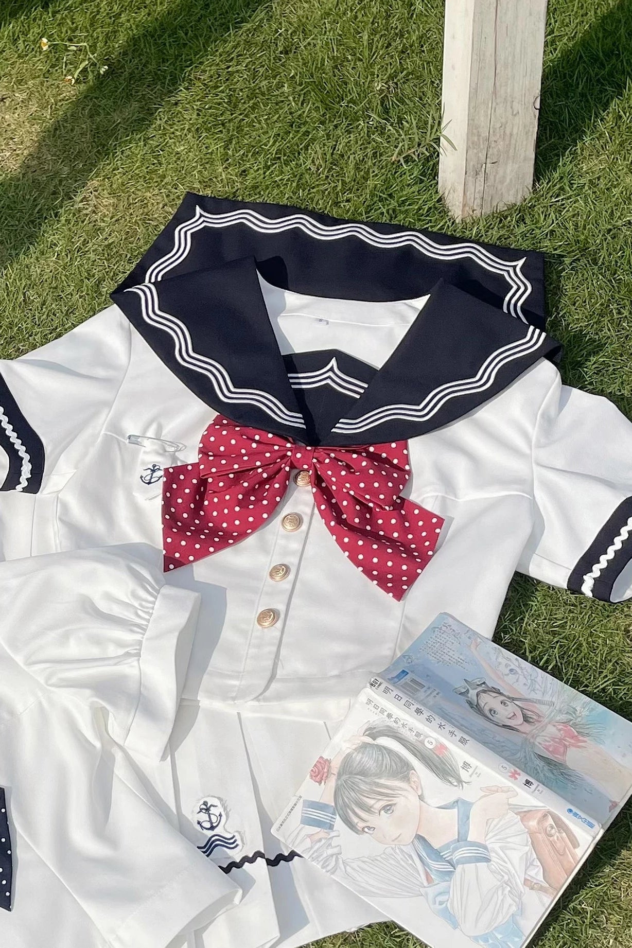 Sommerliches Matrosenoberteil + Rock + Schleifen-Accessoire