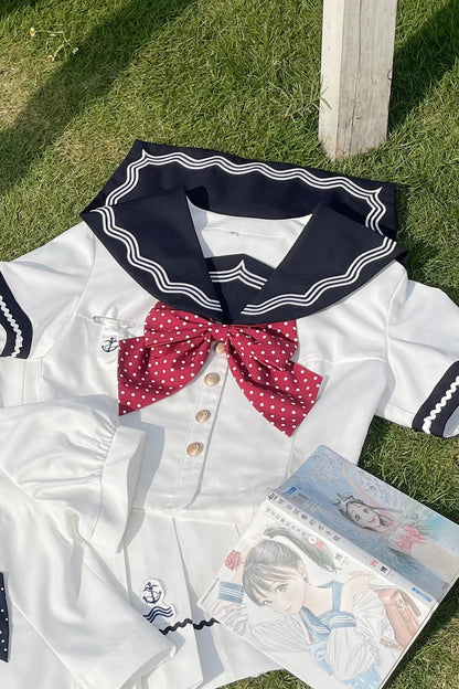 Sommerliches Matrosenoberteil + Rock + Schleifen-Accessoire