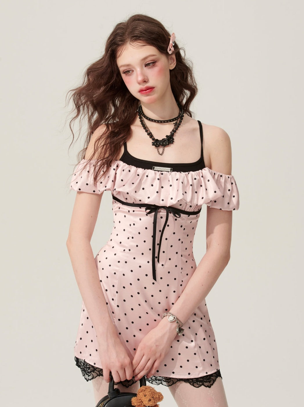 [5월 31일 20시 판매] 원숄더 선드레스와 핑크 폴카 도트 원피스를 매치한 원피스